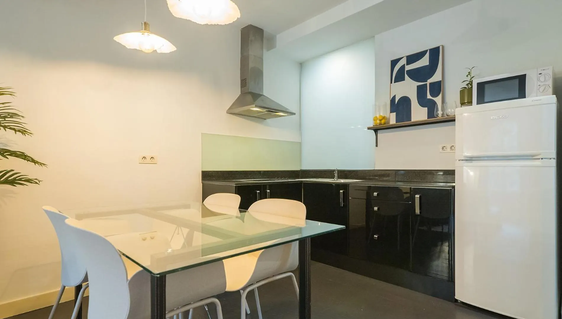 Dana - Enjoy Apartments Rocafort Barcelona