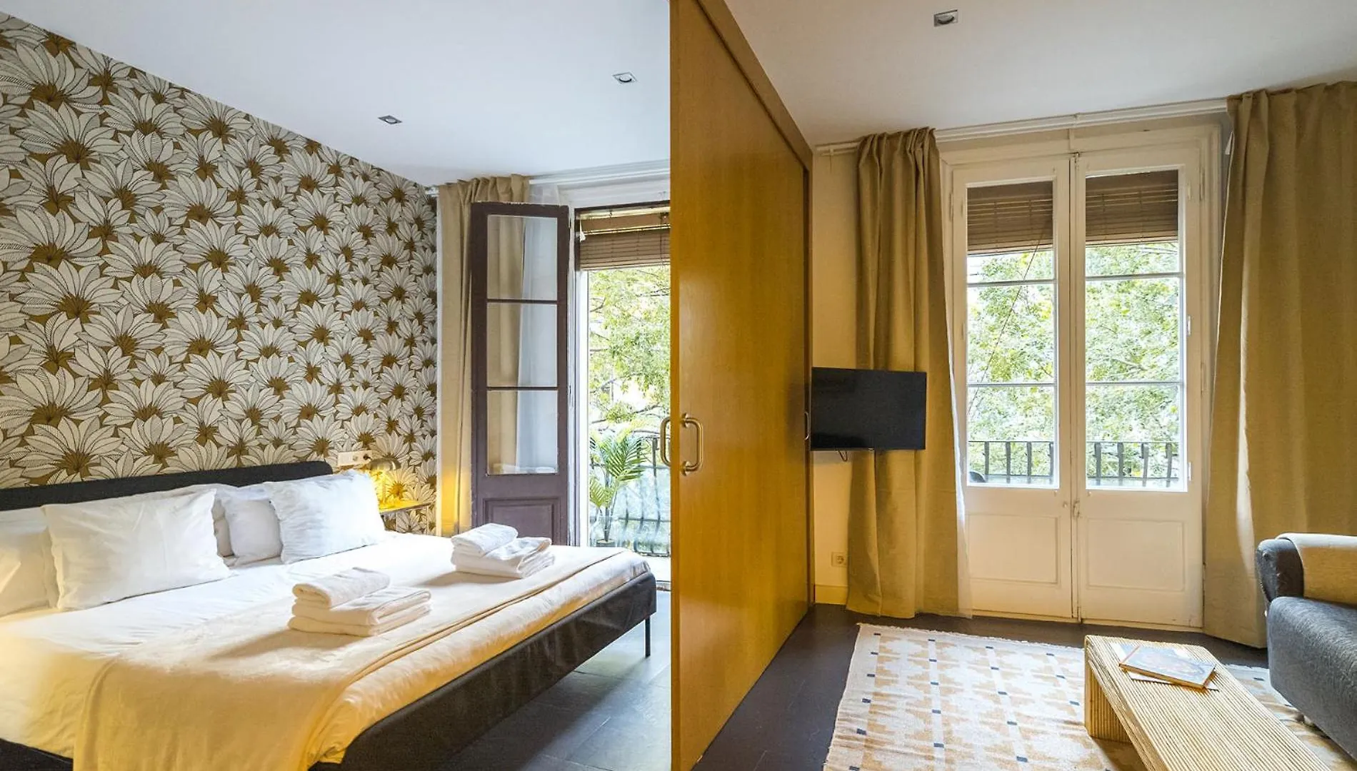 Dana - Enjoy Apartments Rocafort Barcelona