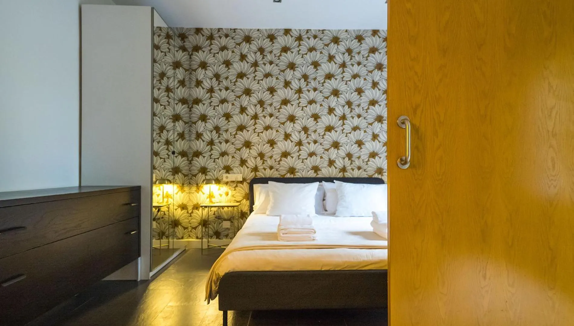 Dana - Enjoy Apartments Rocafort Barcelona